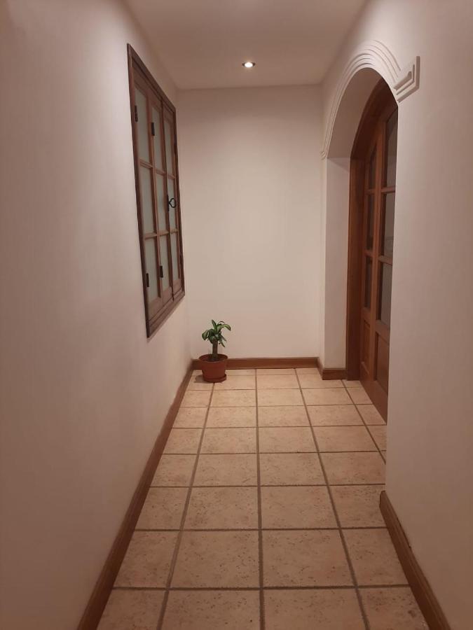 Villa Casa frente al parque San Martín zona residencial Mendoza Exterior foto